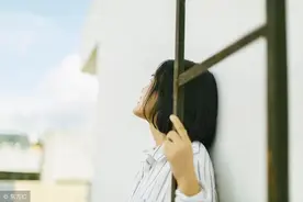 小说：为了女儿，父亲求前妻一家照顾图片