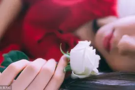 小说：大哥被绊倒，野猪朝他撞去，农女一拳打中野猪，野猪晕了图片