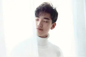 小说：我奋力的挣扎，脸都跟着憋红，却说不出一个字来图片