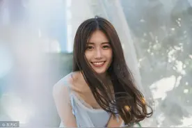 小说：女友连续7天凌晨不开灯化妆，男友拿手机照向镜子，直接吓晕图片