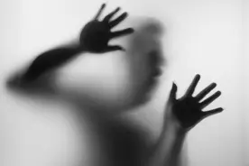 小说：她到达一处诡异桥梁，桥上女人请她喝汤，她想起传说奈何桥图片