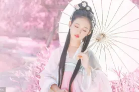 小说：遇到高手，她却不怕，心奋起来，天生的嗜杀细胞在兴风作浪图片