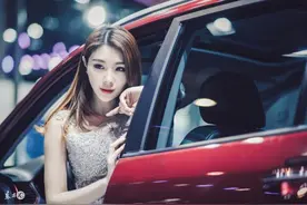 小说：富少闯下大祸，被迫当众道歉，穷小子：大声点，听不见图片