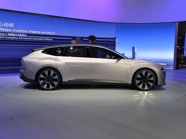 奥迪破釜沉舟！配quattro四驱+空气悬架+3秒级破百，才卖27.99万