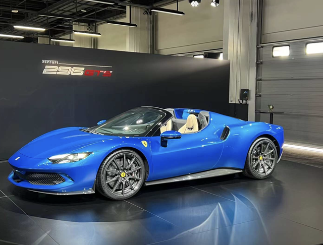 副驾也有屏幕看 法拉利296 GTS实车国内首次亮相 售价348.8万元