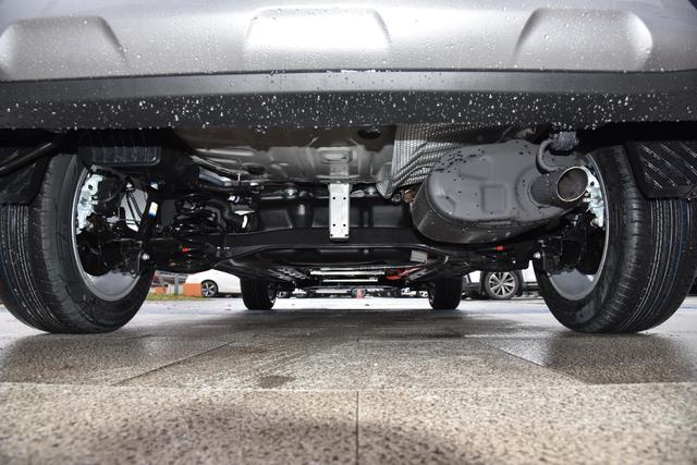 家用通勤看这款？卡罗拉锐放对比本田 HR-V，谁更适合你？