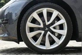 气温39摄氏度 这些物品随时变炸弹？夏季用车这样才安全！图片