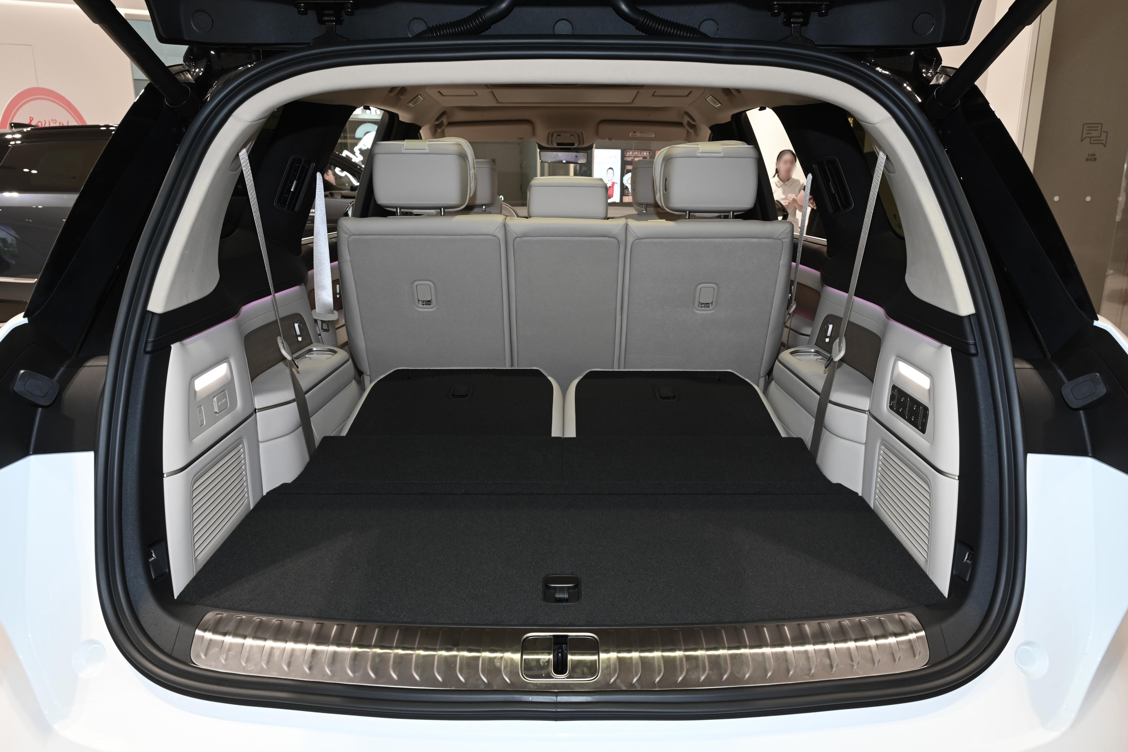 2026款蔚来ES8六座行政签名版_纯电大三排SUV空间布局_蔚来es8