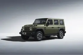 新款212越野车13.99万起售，最大挑战不是别人，而是自己！图片