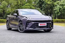 15万出头，2.0T+碳纤维尾翼+锻造轮毂，试驾新领克03冠军版图片