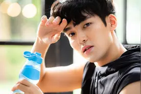 小说：妻子面临破产危机，废物丈夫好心化解，却被岳母当众逼离婚图片