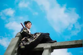 小说：惊！一觉醒来穿越到了兽世，成为被流浪兽强制宠爱的冤大头图片