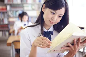 小说：cs天才职业选手才不会遇到瓦洛兰特甜美女决斗！？图片