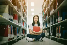 小说：震惊！小伙带前女友妹妹去开房竟然被前女友堵在酒店门口图片