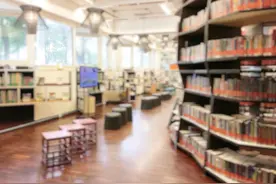 慕了，人手一份的毕业礼物！看作家查尔斯为学生准备怎样的送别礼图片