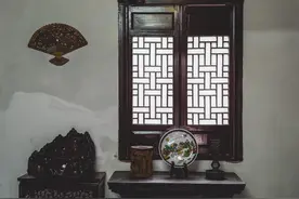 小说：是最美的花才配得上喝我们这最烈的酒图片