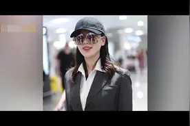 复出啦！刘诗诗现身机场又酷又飒 瘦身成功蚂蚁腰超抢镜视频封面