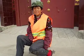农村环卫工一月工资多少钱？大娘说出工资，小伙说真不容易视频封面