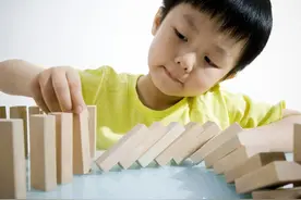 孩子总是“三天打鱼，两天晒网”，是因为你没有锻炼他们的韧性图片