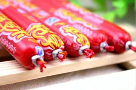 吃了30年的火腿肠，原来金属环下“暗藏玄机”，一转一拉轻松打开图片