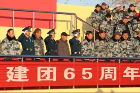 70岁一等功臣再回老单位，激动得流下了眼泪……图片