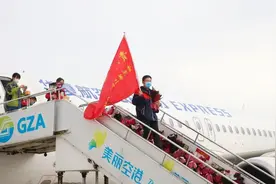 刘辉和他的105将，为患者托举起“生命之舱”图片