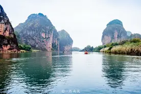 两千多年前，龙虎山悬崖就有很多棺材，古人是如何放上去的？图片