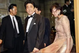 日本两任首相夫人：安倍昭惠爱喝酒闹绯闻，岸田裕子“分居”20年图片