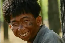 巨兴茂：郭靖宇的千里马，《灵魂摆渡》五公子，貌丑才高娶美娇妻图片