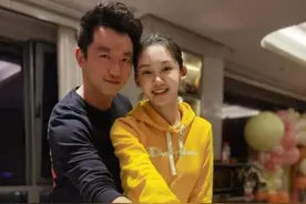 郑恺为女儿办百日宴！苗苗抱着女儿出镜，小公主肉嘟嘟呆萌可爱图片