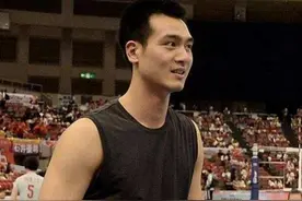 肥水不外流！朱婷终于有绯闻了？他是最帅男陪练，曾被朱婷踢屁股图片