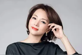 漂亮妈妈董卿：走过坎坷情途，收获妻子与母亲双重角色图片