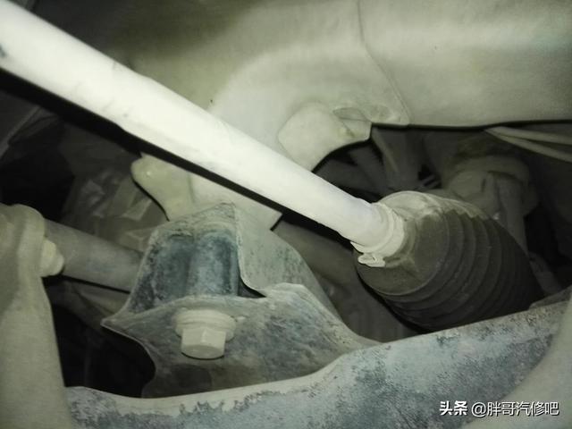 买二手车底盘一定要检查，有条件的朋友最好升起来检查