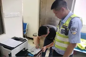 如此“教练”要不得！无教练车资格证还超载图片