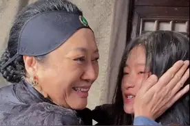 老戏骨王丽云拍戏连扇小演员6耳光，打完抹泪：你要恨就恨导演吧图片