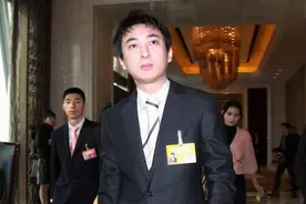 上海神秘富二代：千万豪车随便撞，玩个网络游戏就充值了一个亿图片