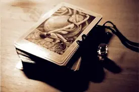 塔罗测试：恋爱中的你是傻瓜吗？图片