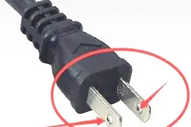 为什么插头上要打2个小洞？这几个妙用今天才知道！