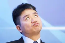 拼多多威胁到了京东？刘强东：京东注重品质，跟它不是一个level视频封面