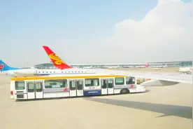 为什么机场会安排摆渡车接送一些特定乘客？说出来你都不敢相信