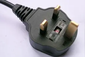 插头上的两个小洞洞是有什么作用？看完长见识了