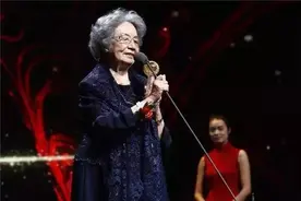 94岁裸捐1857万，她是中国最后一个穿裙子的先生，却从未上热搜图片