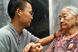这首《妈妈变老了》唱哭了多少孝顺的儿女，儿女长大了娘也老了