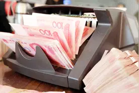 为什么工资是用4K表示4000？千不是thousand吗？视频封面