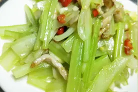 实拍快餐店炒菜全过程，十二块的快餐，就是这样炒出来的？相信吗