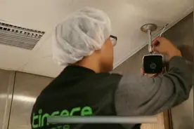 后厨装上直播摄像头，点外卖在手机上就可直接查看做菜全过程！