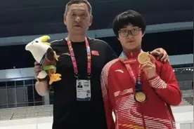 曾获国家奖学金的“别人家的孩子” 失去右手右腿照样拿金牌视频封面