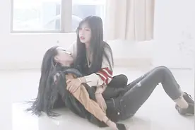 姐姐装晕整蛊妹妹，想看看妹妹对自己有多在乎视频封面
