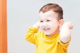 孩子自私爱吃独食！别用这些方式强迫孩子分享，树立规则很关键图片