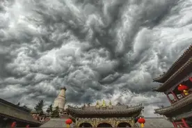 7月2日五台山乌云笼罩图片